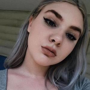 Meet your Posher, Hallie